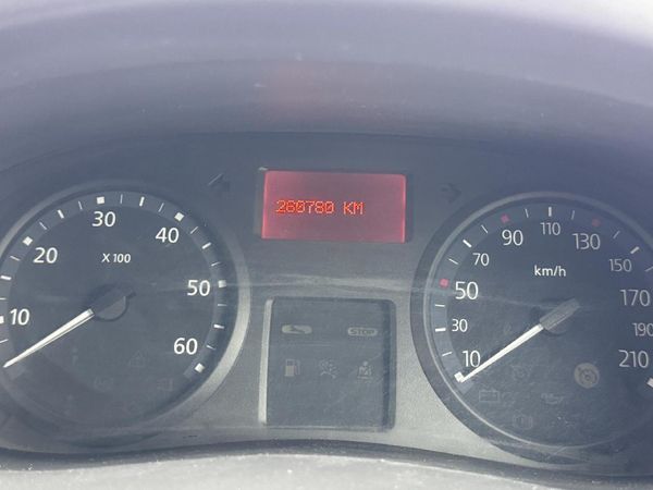 2012-Renault-Trafic-19-dCi-Panel-Van image:9