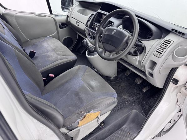 2012-Renault-Trafic-19-dCi-Panel-Van image:12