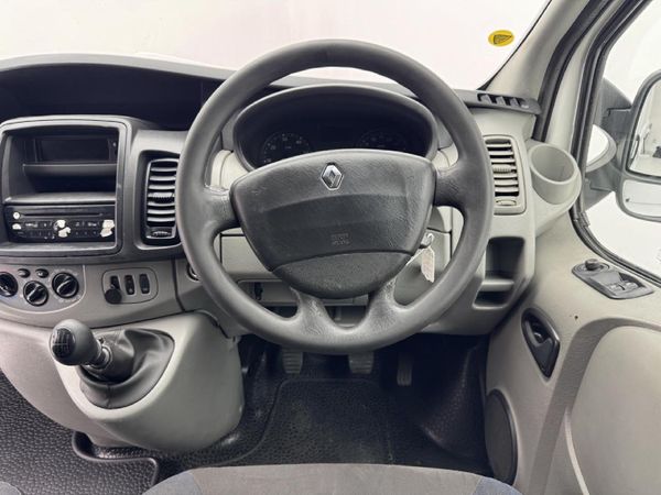 2012-Renault-Trafic-19-dCi-Panel-Van image:8