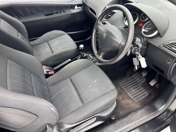 2007-Peugeot-207-14-X-Line-3-dr image:11