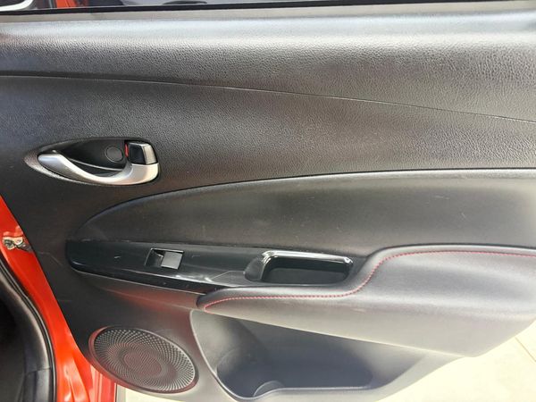 2018-Toyota-Yaris-15-Sport-5-dr image:26