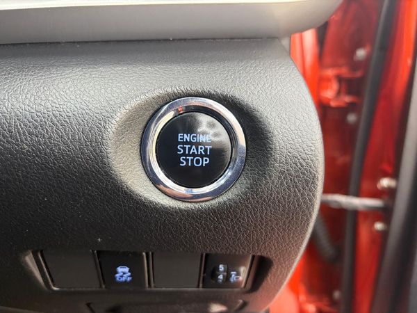 2018-Toyota-Yaris-15-Sport-5-dr image:32