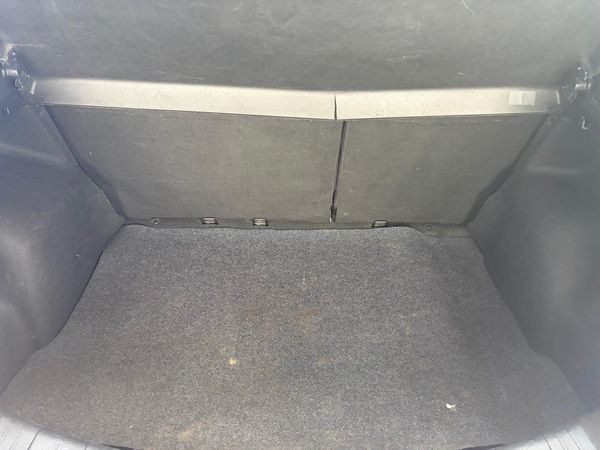 2018-Toyota-Yaris-15-Sport-5-dr image:42