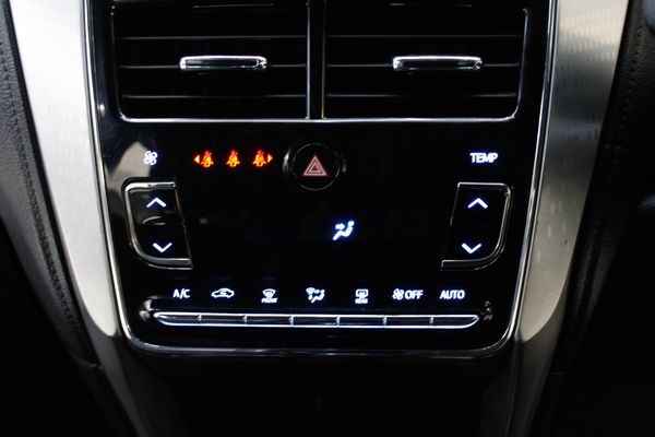 2018-Toyota-Yaris-15-Sport-5-dr image:43