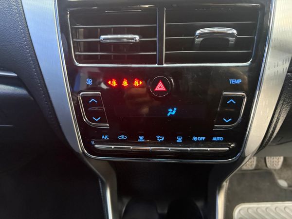 2018-Toyota-Yaris-15-Sport-5-dr image:46