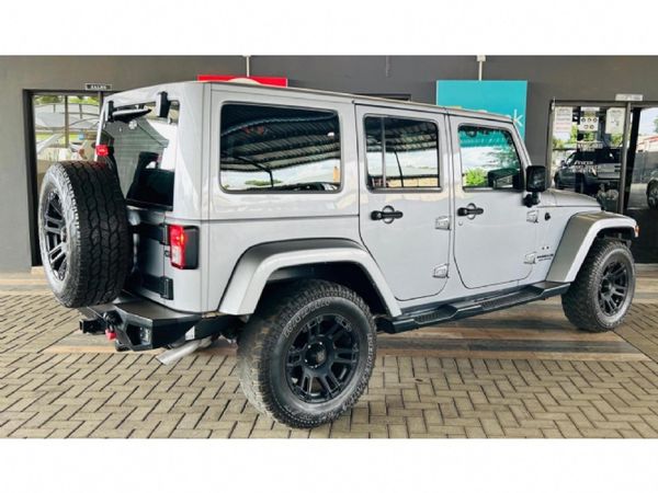 2016-Jeep-Wrangler-Unlimited-Sahara-36-V6-Auto image:6