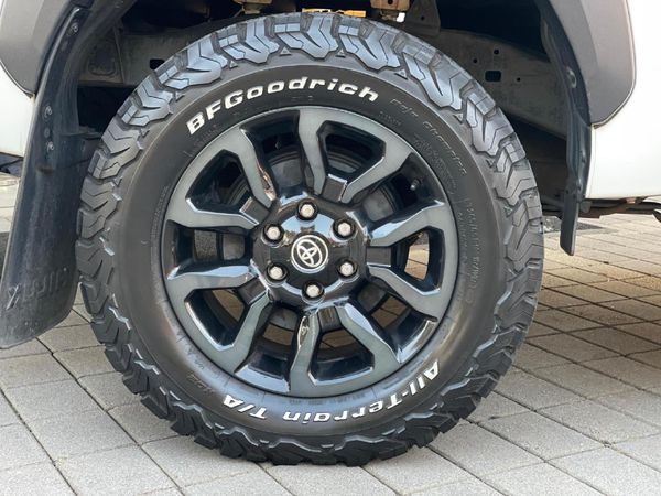 2023-Toyota-Hilux-28-GD-6-Raised-Body-Legend-4x4-Auto-Extended-Cab image:10