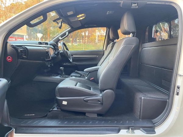 2023-Toyota-Hilux-28-GD-6-Raised-Body-Legend-4x4-Auto-Extended-Cab image:16
