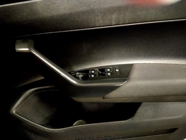 2022-Volkswagen-Polo-10-TSI-Life image:11
