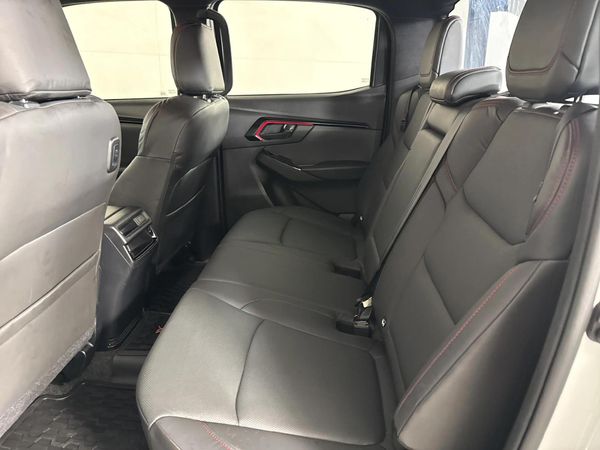 2024-Isuzu-D-Max-19-DDI-HR-X-Rider-Auto-Double-Cab image:3