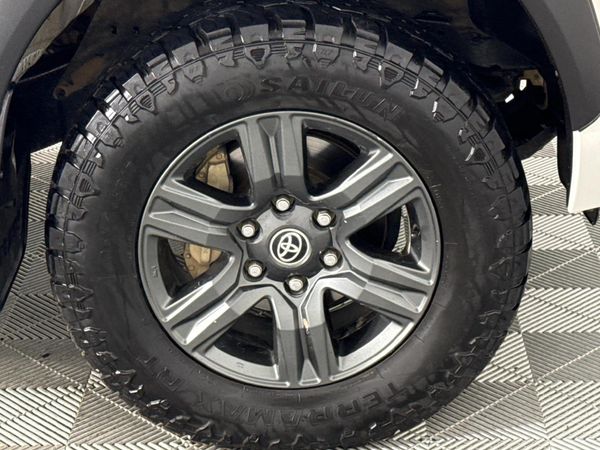 2022-Toyota-Hilux-24-GD-6-Raised-Body-Raider-Auto-Extended-Cab image:4