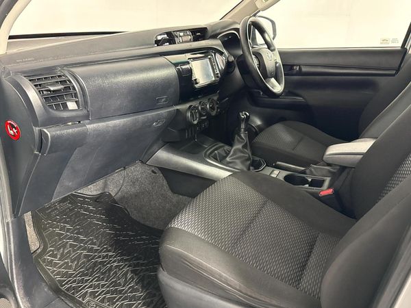 2016-Toyota-Hilux-24-GD-6-SR-4x4-Double-Cab image:6