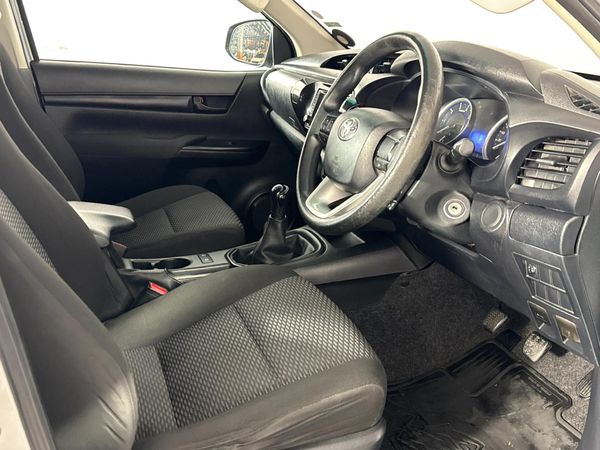 2016-Toyota-Hilux-24-GD-6-SR-4x4-Double-Cab image:7