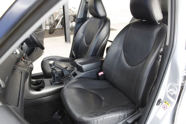 2013-Toyota-RAV4-22-D-4D-VX image:20