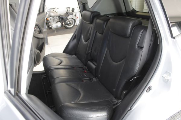 2013-Toyota-RAV4-22-D-4D-VX image:21