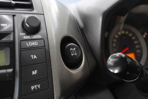 2013-Toyota-RAV4-22-D-4D-VX image:24
