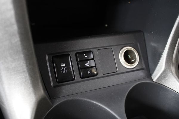 2013-Toyota-RAV4-22-D-4D-VX image:28