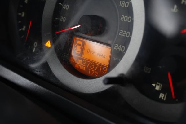2013-Toyota-RAV4-22-D-4D-VX image:31