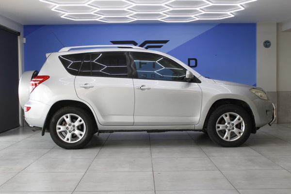 2013-Toyota-RAV4-22-D-4D-VX image:7