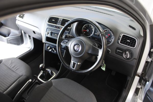 2013-Volkswagen-Polo-14-Comfortline-5-dr image:13