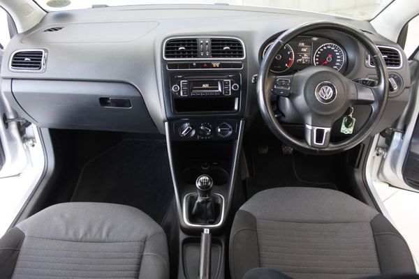 2013-Volkswagen-Polo-14-Comfortline-5-dr image:14