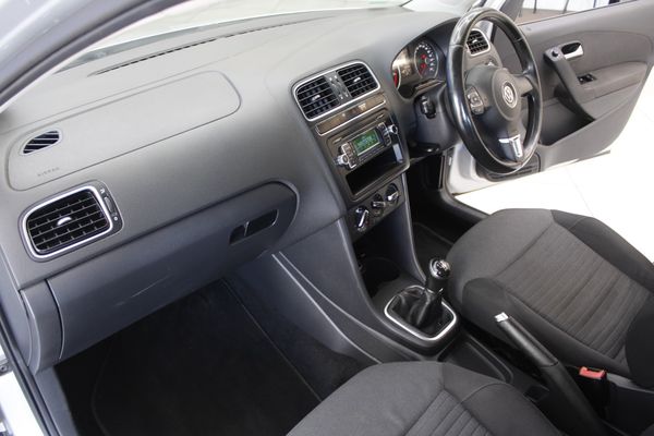 2013-Volkswagen-Polo-14-Comfortline-5-dr image:16