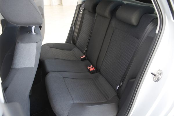 2013-Volkswagen-Polo-14-Comfortline-5-dr image:20