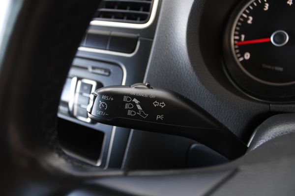 2013-Volkswagen-Polo-14-Comfortline-5-dr image:22