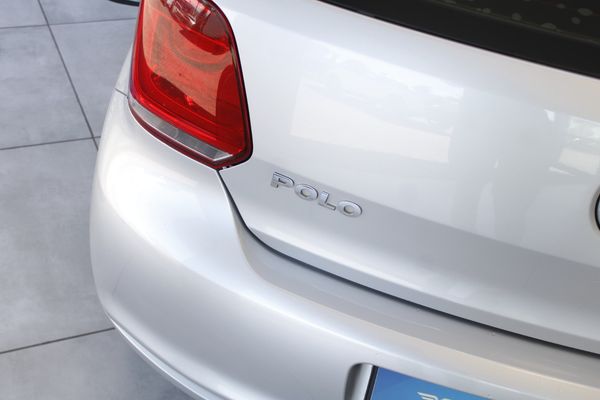2013-Volkswagen-Polo-14-Comfortline-5-dr image:8