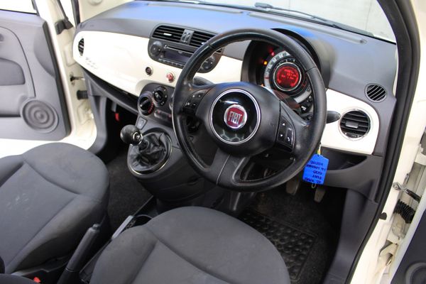 2012-Fiat-500-14-Lounge image:16