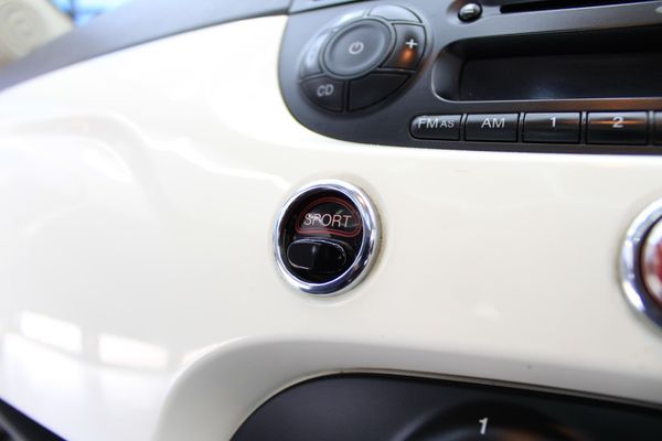 2012-Fiat-500-14-Lounge image:19