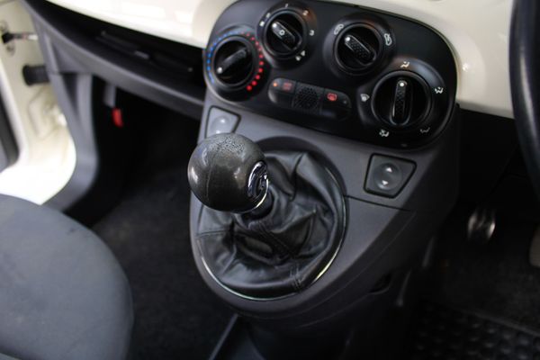 2012-Fiat-500-14-Lounge image:24