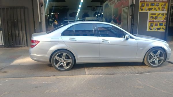 2010-Mercedes-Benz-C-Class-C-180K-BlueEfficiency image:3