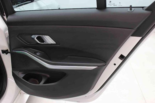 2023-BMW-3-Series-320i-M-Sport-Auto image:13