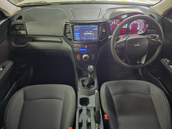 2022-Mahindra-XUV-300-12T-SE-W4 image:8
