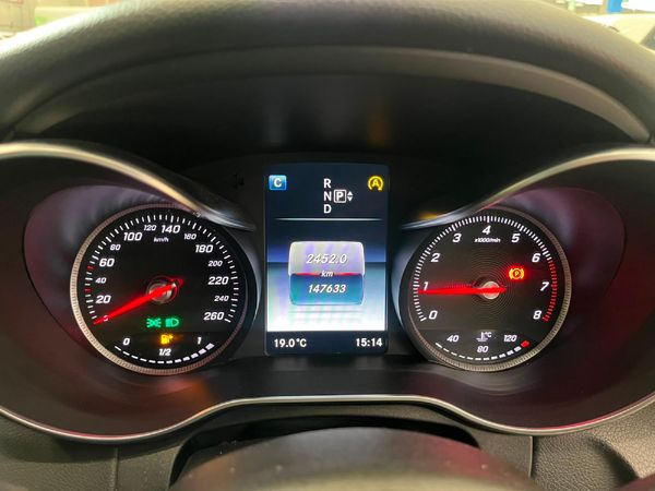 2015-Mercedes-Benz-C-Class-C-200-Avantgarde-Auto image:10