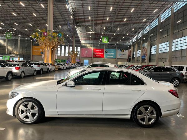 2015-Mercedes-Benz-C-Class-C-200-Avantgarde-Auto image:5
