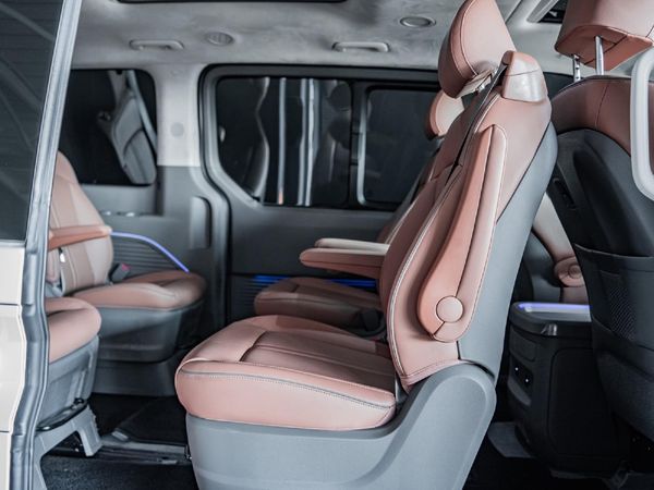 2025-Hyundai-Staria-22d-Luxury-Auto image:9