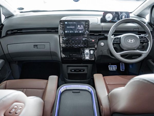 2025-Hyundai-Staria-22d-Luxury-Auto image:1
