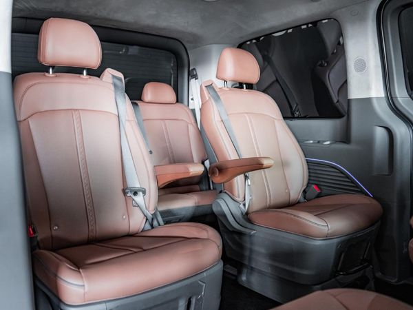 2025-Hyundai-Staria-22d-Luxury-Auto image:2