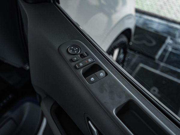 2025-Hyundai-Staria-22d-Luxury-Auto image:3