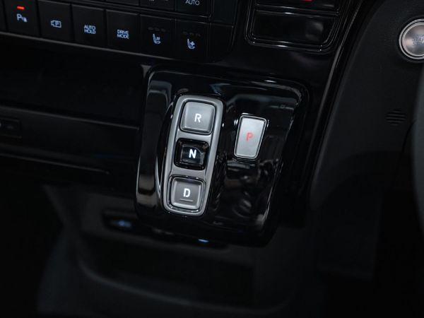 2025-Hyundai-Staria-22d-Luxury-Auto image:5