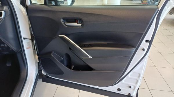 2024-Toyota-Corolla-Cross-18-XS image:9