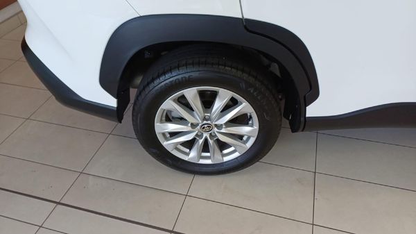 2024-Toyota-Corolla-Cross-18-XS image:10