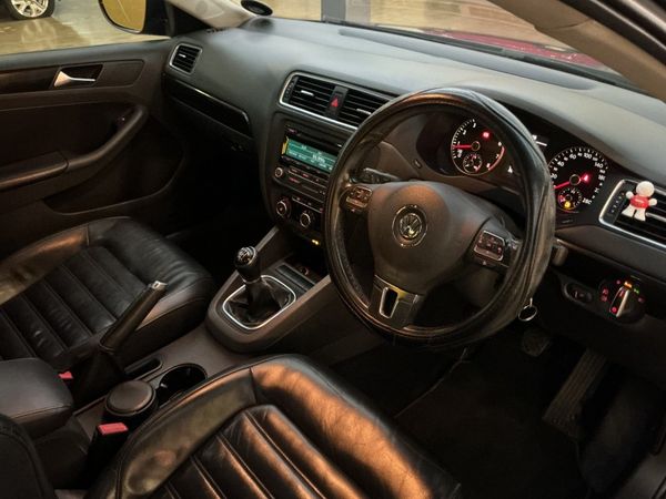 2013-Volkswagen-Jetta-VI-14-TSI-Comfortline image:11