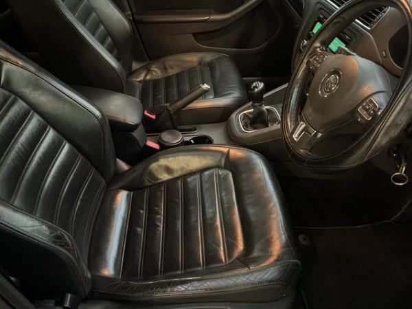 2013-Volkswagen-Jetta-VI-14-TSI-Comfortline image:12