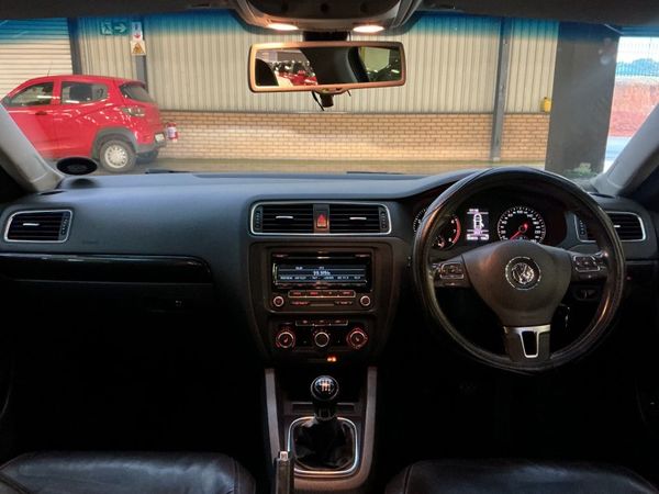 2013-Volkswagen-Jetta-VI-14-TSI-Comfortline image:14