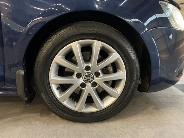 2013-Volkswagen-Jetta-VI-14-TSI-Comfortline image:23