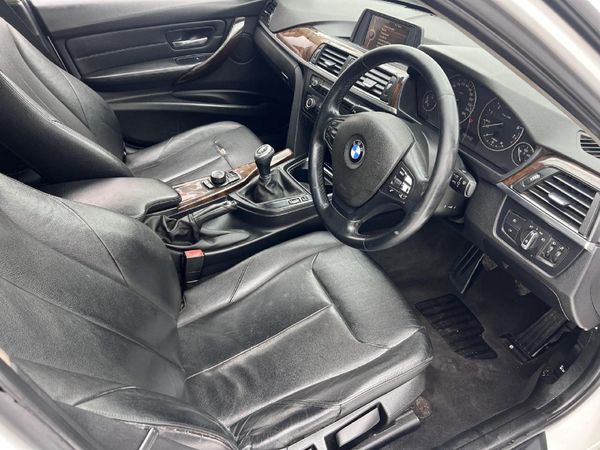 2014-BMW-3-Series-328i-M-Sport image:12