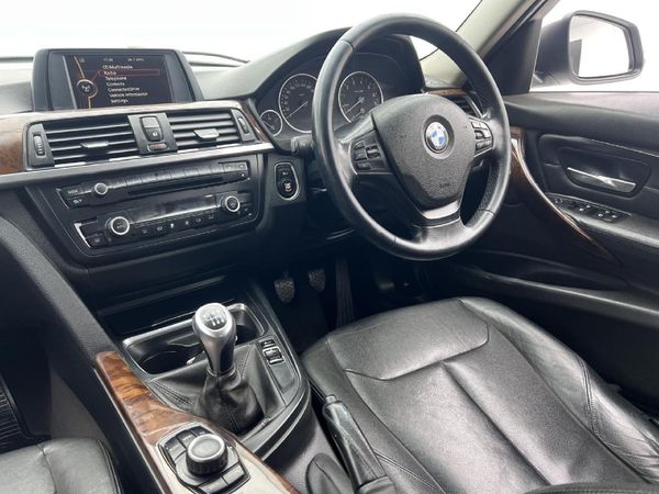 2014-BMW-3-Series-328i-M-Sport image:5